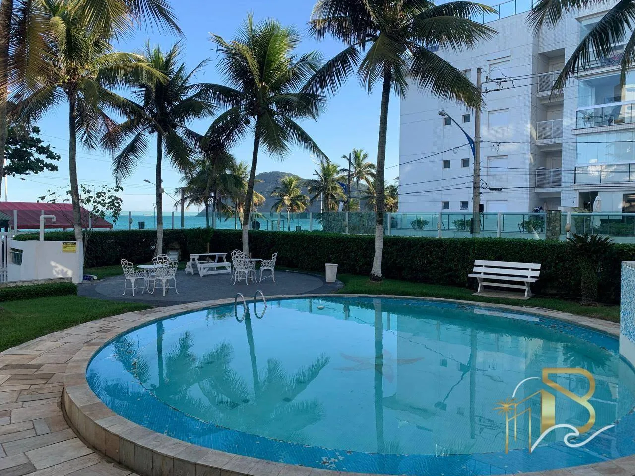 Apartamento com 2 dormitórios à venda, 103 m² por R$ 826.000,00 - Tombo - Guarujá/SP