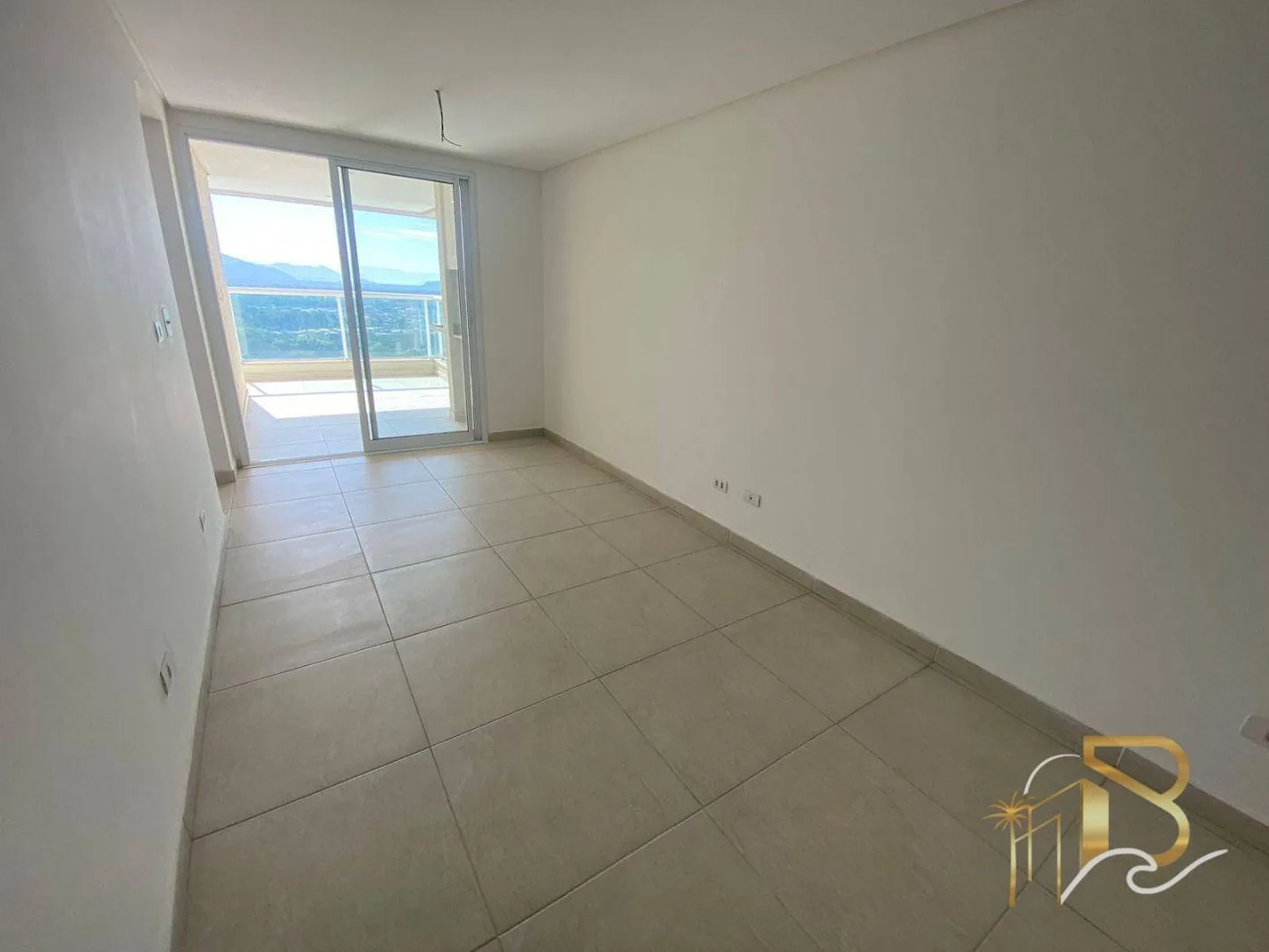 Apartamento com 2 dormitórios à venda, 69 m² por R$ 770.000,00 - Praia da Enseada - Guarujá/SP