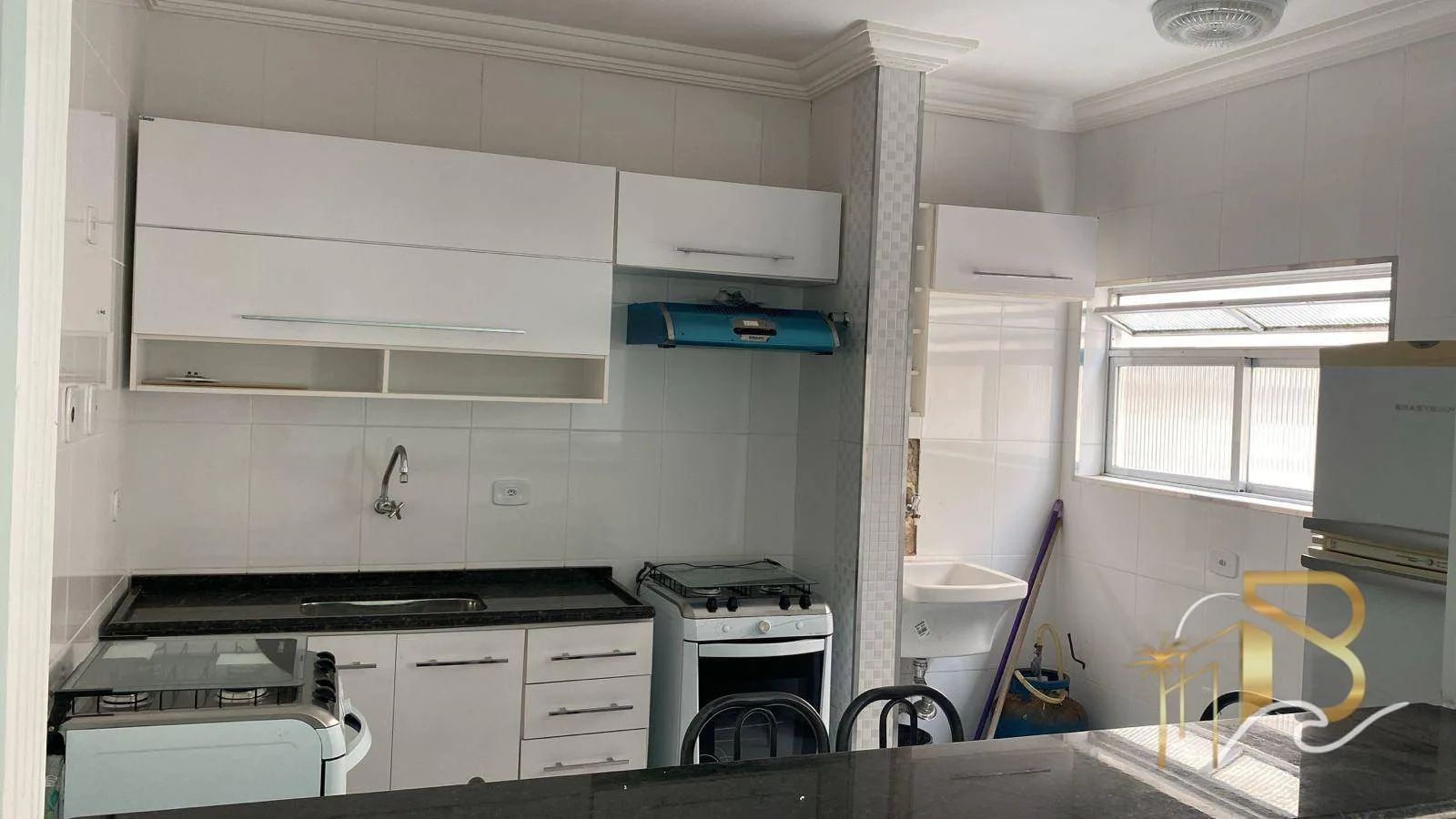 Apartamento com 2 dormitórios à venda, 70 m² por R$ 330.000,00 - Praia da Enseada - Guarujá/SP
