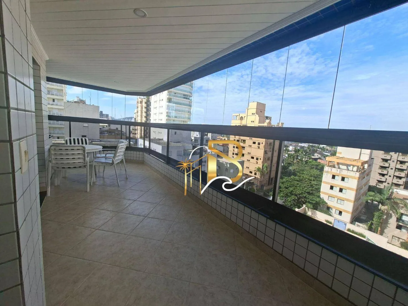 Apartamento com 3 dormitórios à venda, 120 m² por R$ 700.000,00 - Enseada - Guarujá/SP