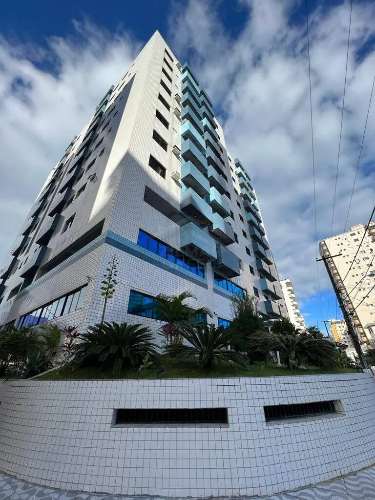 Apartamento Reformado a 290 Metros da Praia na Aviação