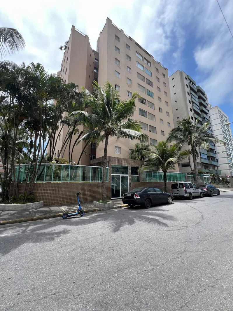 Apartamento Reformado com Vista Mar a 100 Metros da Praia