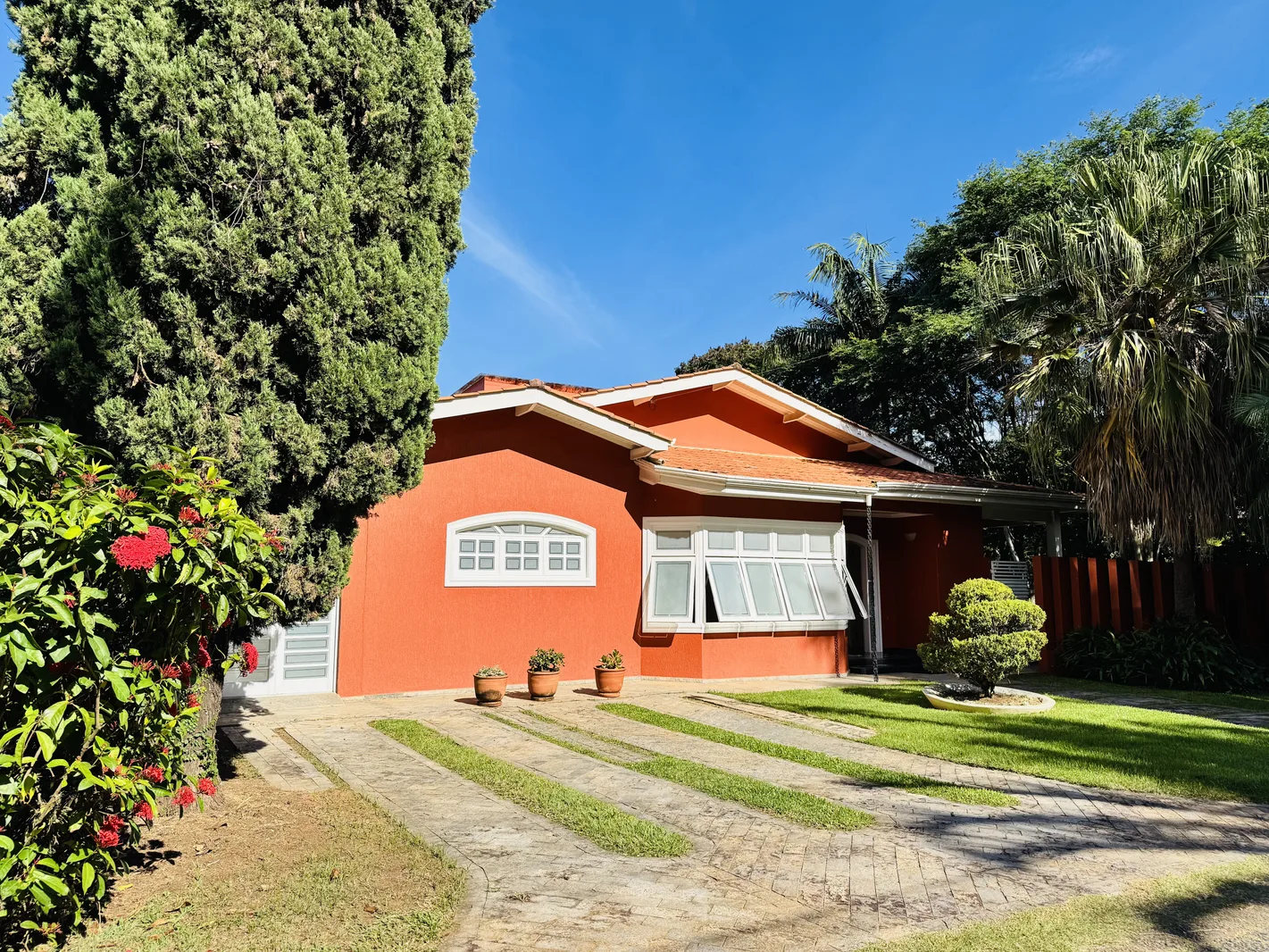Casa alto padrão 4 suítes com piscina - Parque das Laranjeiras - Itatiba/SP