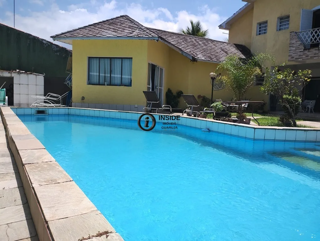 Casa com piscina e lazer no condomínio acapulco