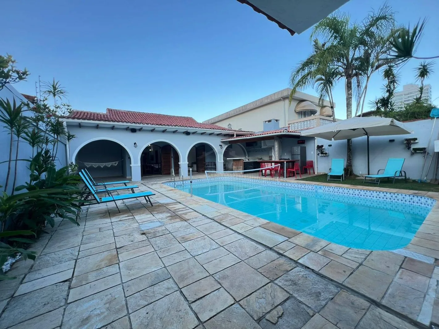 Casa Isolada com Piscina e Área Gourmet a 200m da Praia