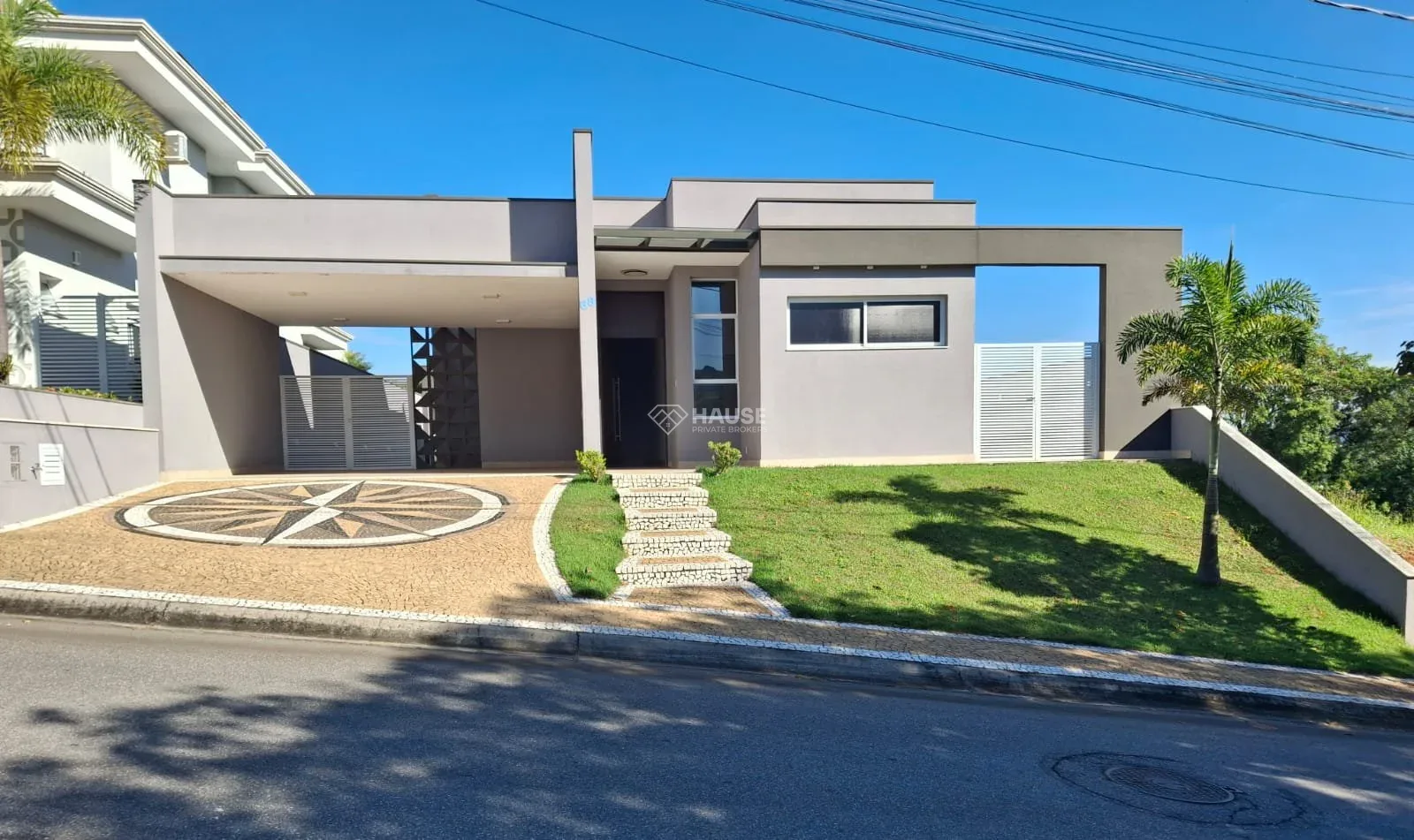 CASA TÉRREA À VENDA - CONDOMÍNIO DE ALTO PADRÃO
