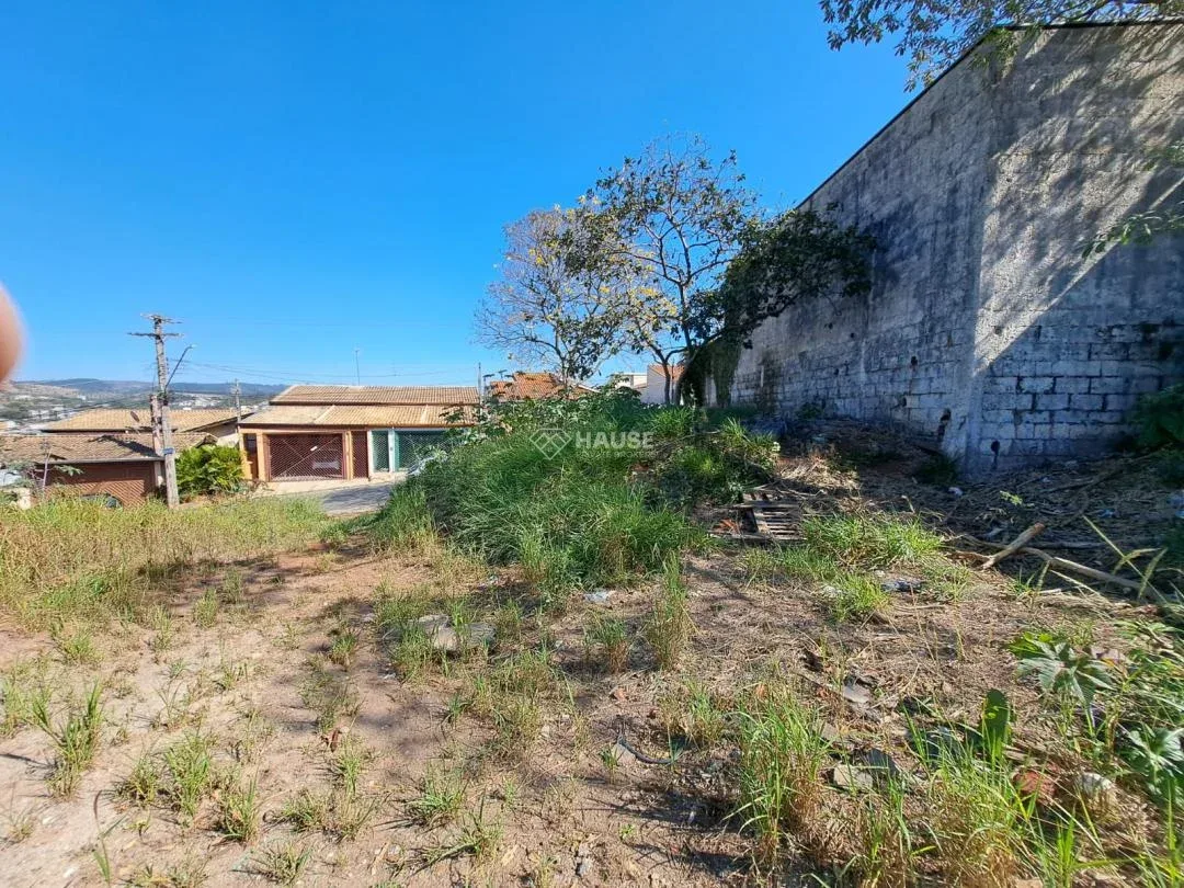 Excelente Terreno em Localização Central – Opção de Aquisição de Dois Lotes Individuais