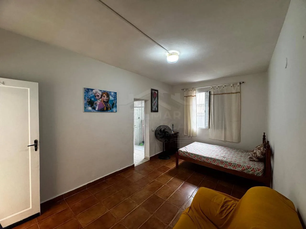 Kitnet na Guilhermina, praticamente pé na areia!
