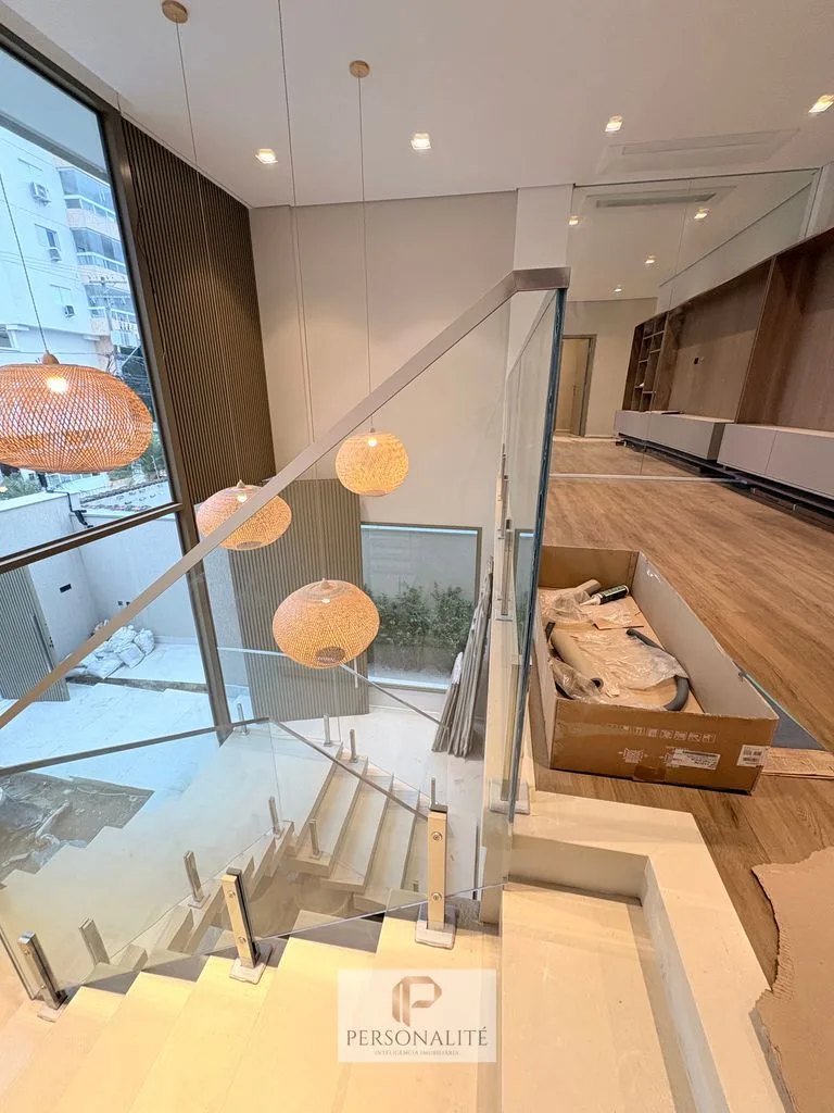Sobrado alto luxo com 4 suítes, piscina - Canto do Forte