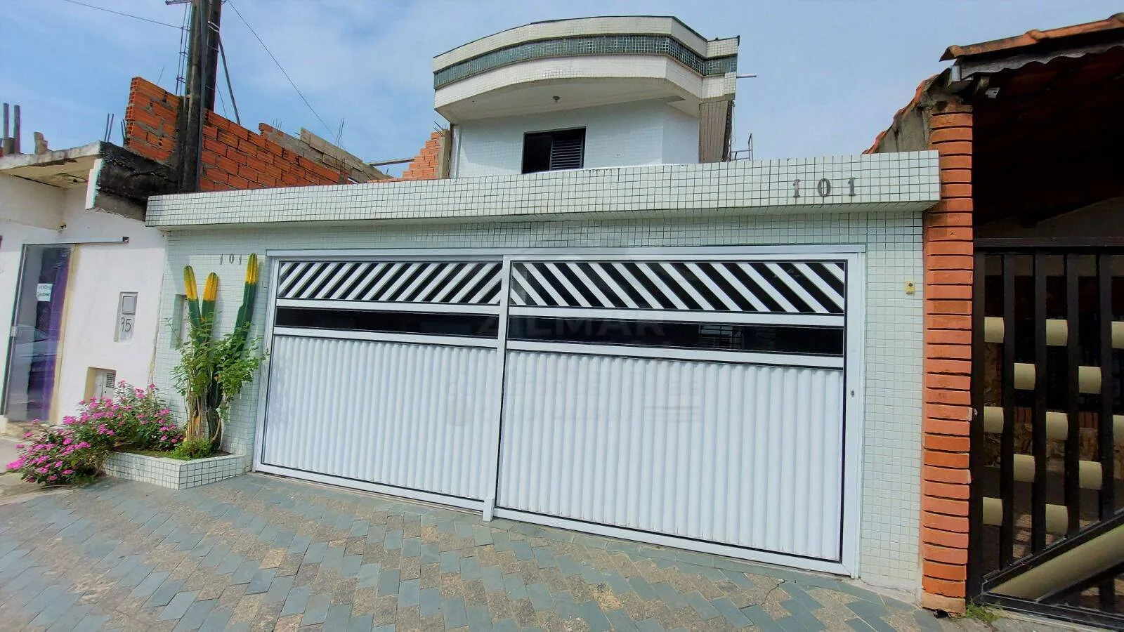 Sobrado com churrasqueira na Vila Mirim!