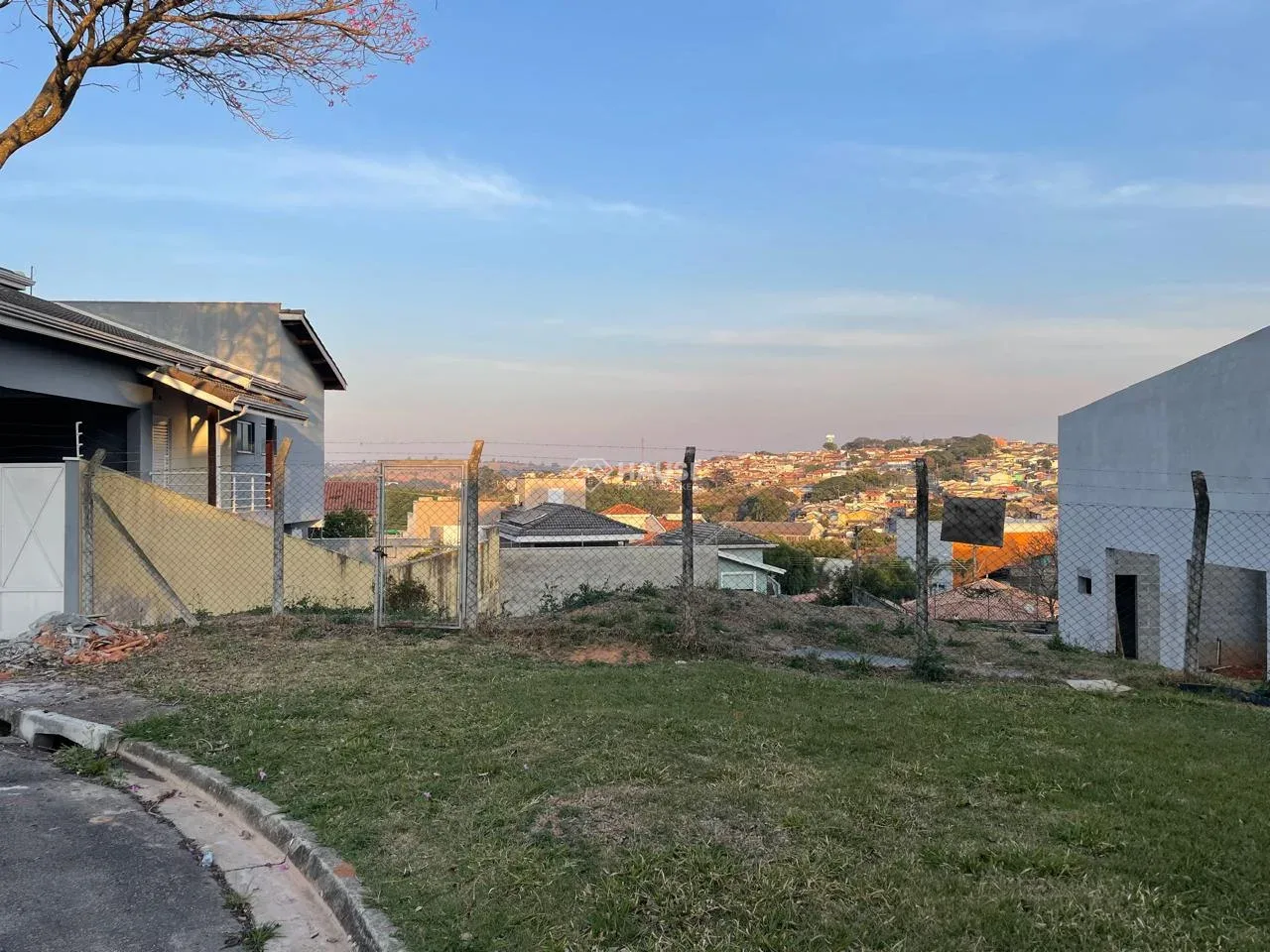 Terreno à venda com 390 m² – Excelente topografia – Rua valorizada – Aceita financiamento – R$ 240.000