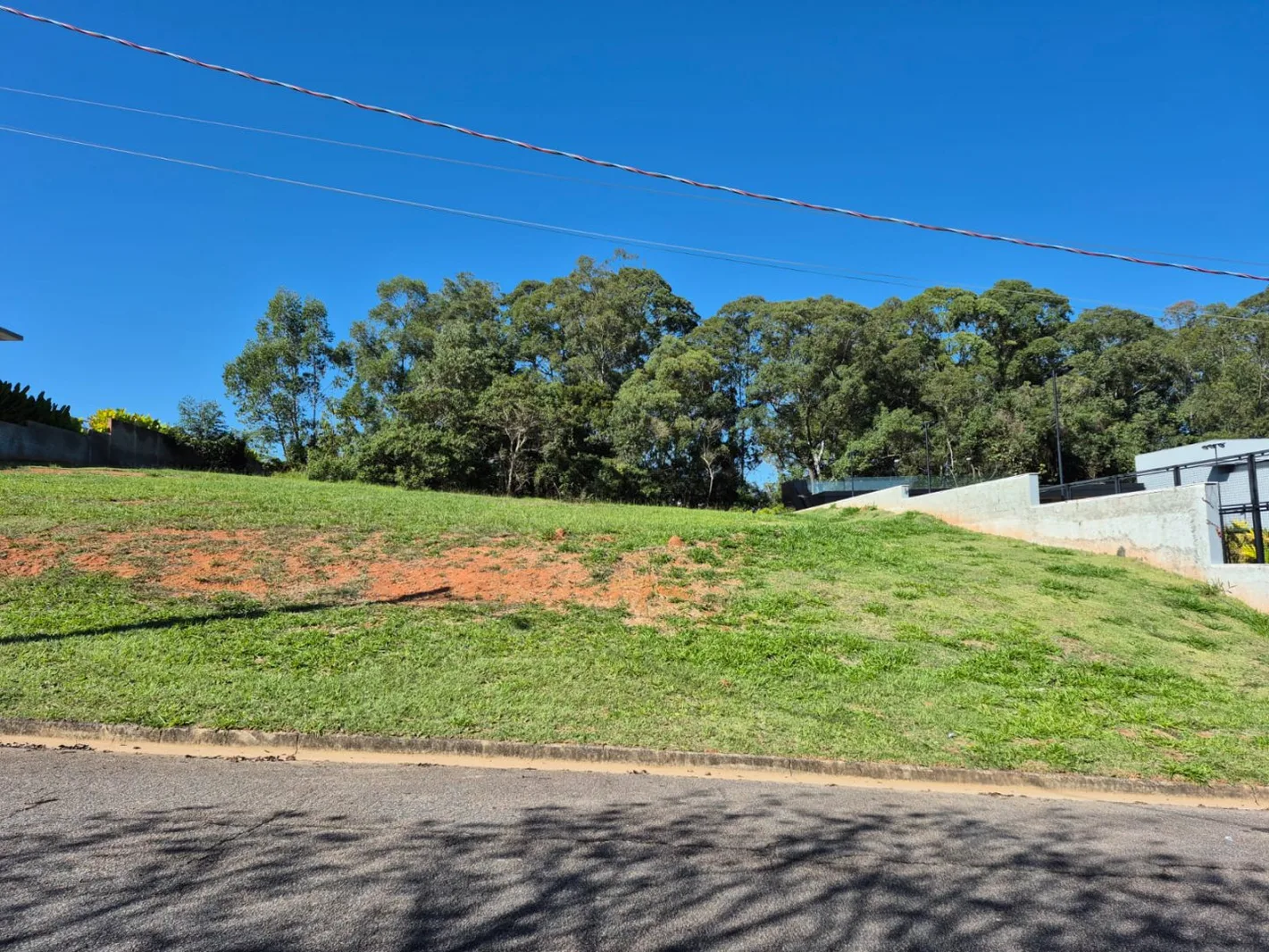 Terreno Exclusivo à Venda no Condomínio Ville de France em Itatiba – 1.330m² com Fundo para a Mata | R$ 690.000,00