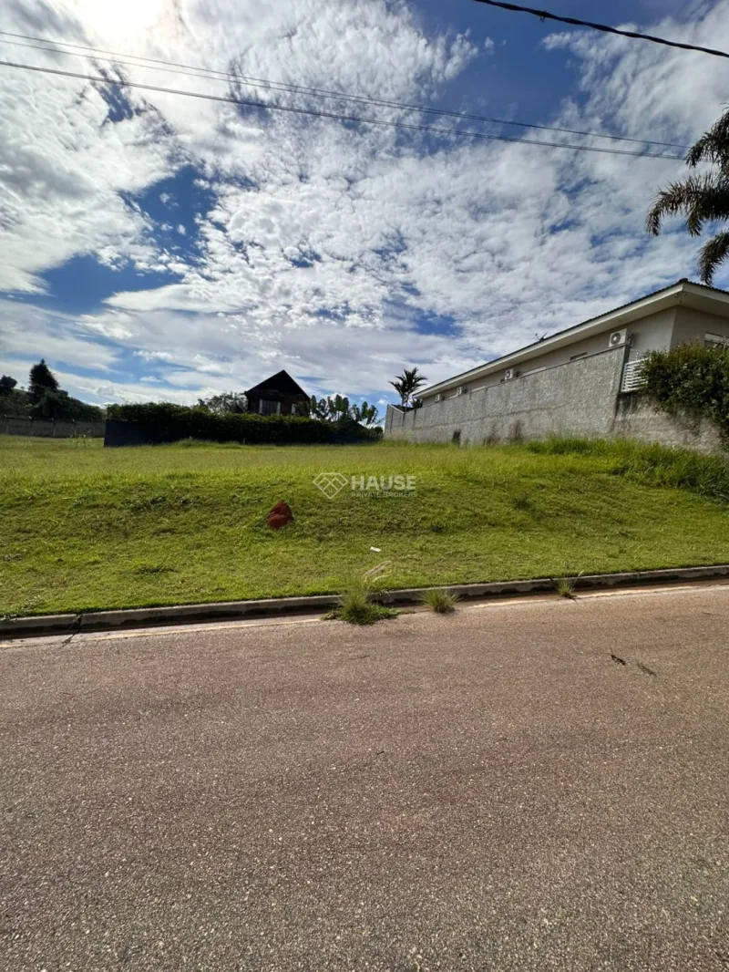 Terreno plano à venda no Condomínio Sete Lagos – 1.000m² | R$ 740.000